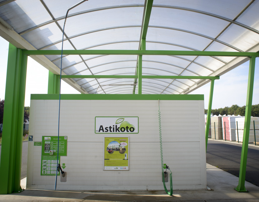 Les camping-cars peuvent être lavés à la haute pression chez Astikoto