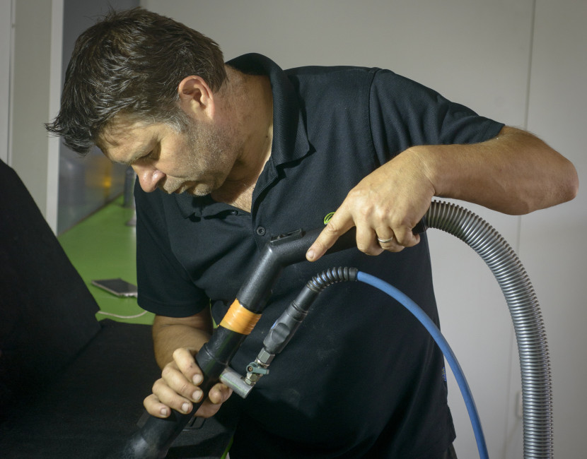 Le lavage intérieur avec la propreté des tapis